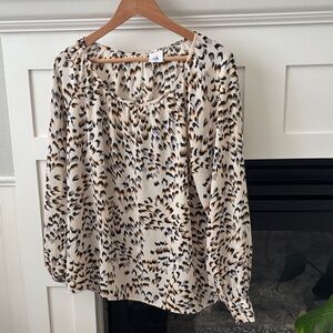 CAbi Cream and Black Patterned Blouse
Excellent condition